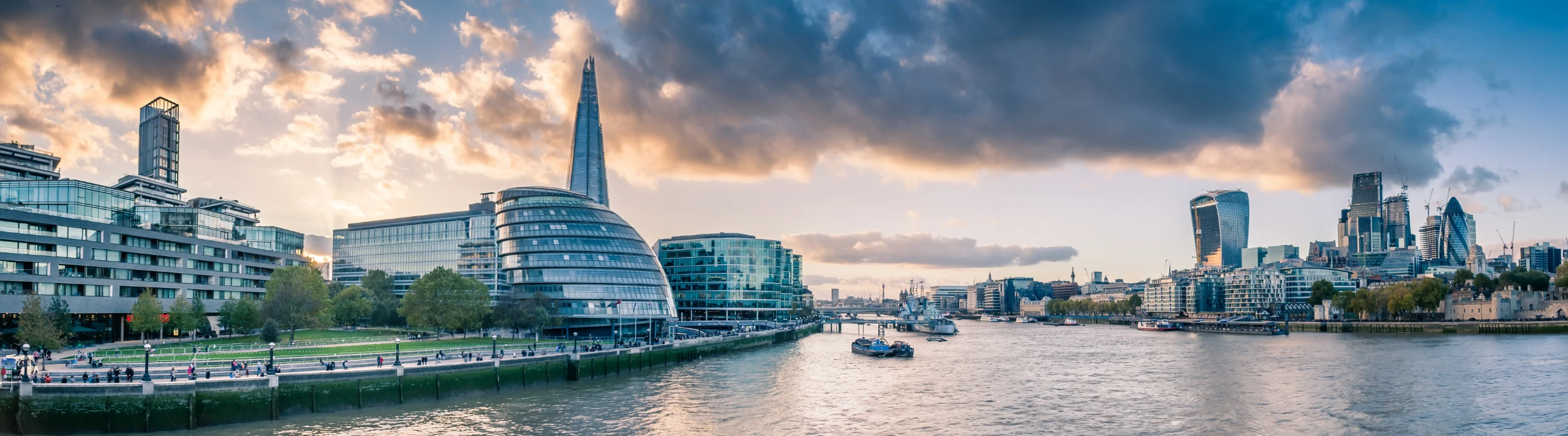 gorgeuos panoramic view thames river from tower bridge sunset